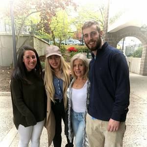 Meet your Posher, Lori